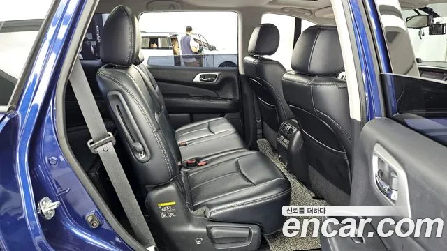 Nissan Pathfinder 2017 thumb 12