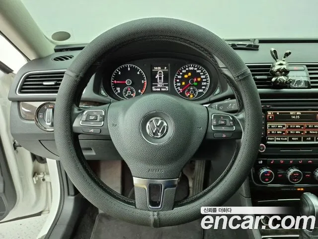 Volkswagen Passat (North America and China) 2015 thumb 9