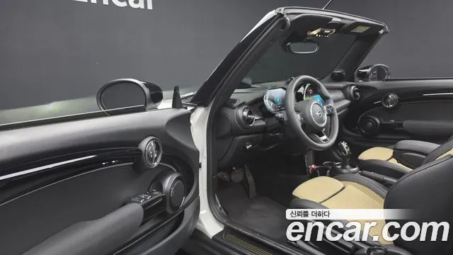 Mini Cooper Convertible 2023 thumb 10