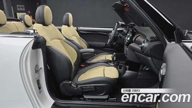 Mini Cooper Convertible 2023 thumb 11