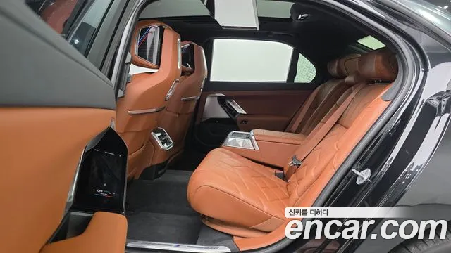 BMW 7 серии 2025 thumb 12