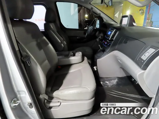 Hyundai Starex 2015 thumb 10