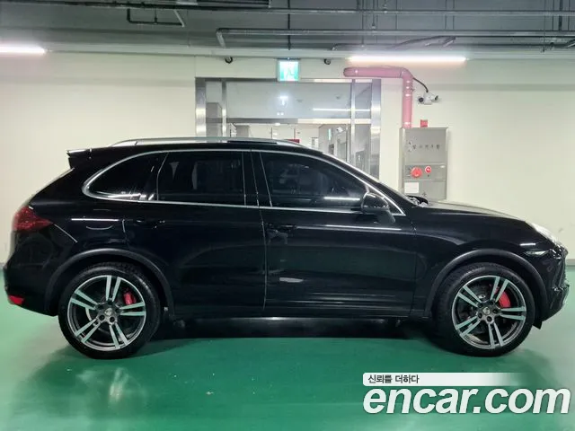 Porsche Cayenne 2011 thumb 3
