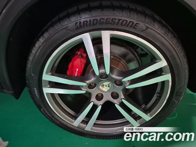 Porsche Cayenne 2011 thumb 5