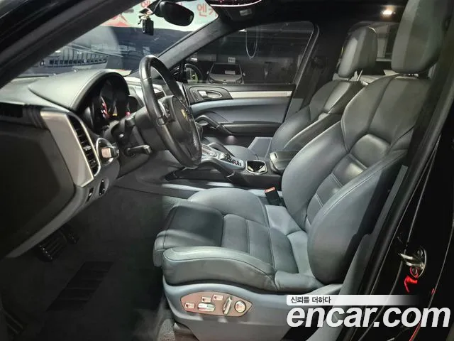 Porsche Cayenne 2011 thumb 10