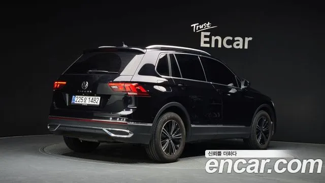 Volkswagen Tiguan 2021 thumb 2