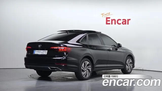 Volkswagen Jetta 2021 thumb 2