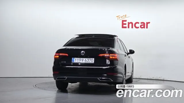 Volkswagen Jetta 2021 thumb 4