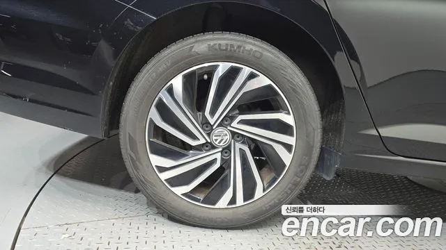 Volkswagen Jetta 2021 thumb 5