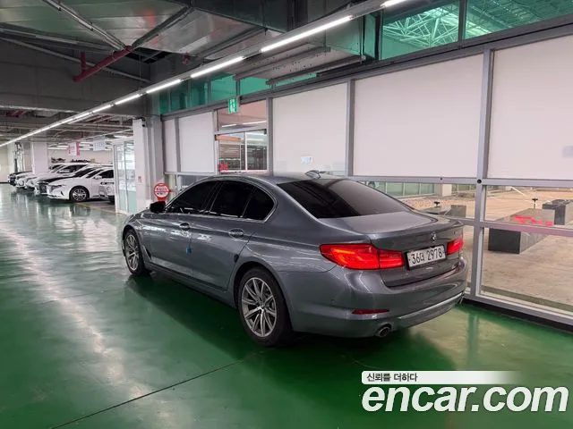 BMW 5 серии 2018 thumb 4