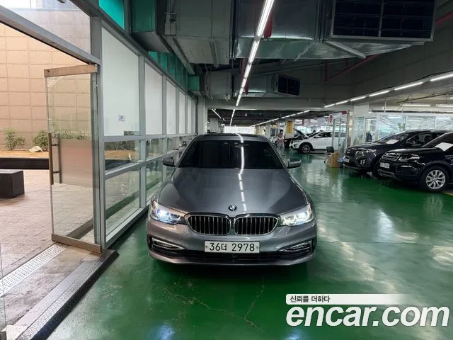 BMW 5 серии 2018 thumb 5