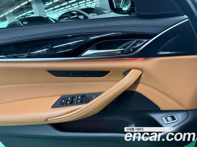 BMW 5 серии 2018 thumb 9