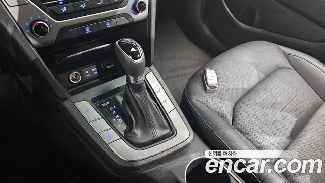 Hyundai Avante 2017 thumb 9
