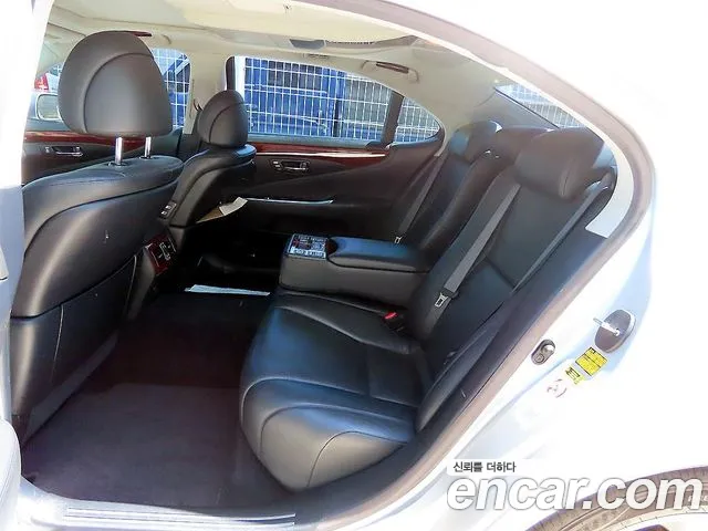 Lexus LS 2008 thumb 6