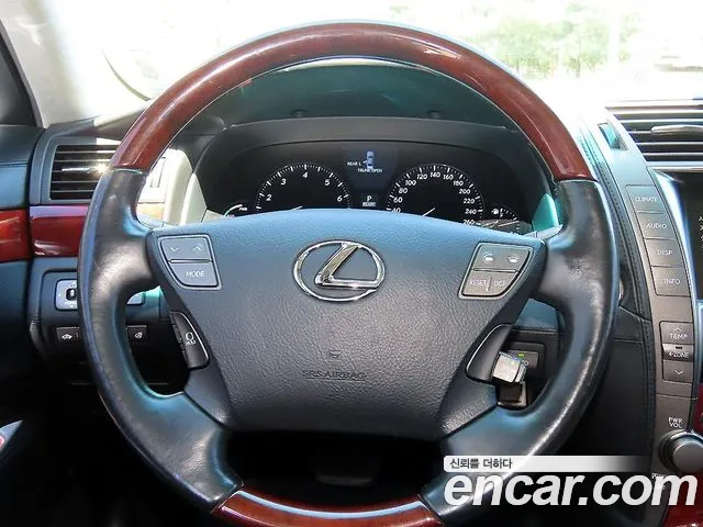 Lexus LS 2008 thumb 8