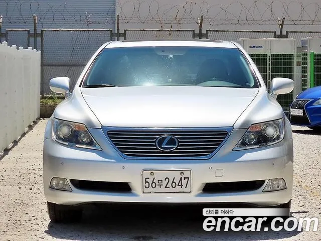Lexus LS 2008 thumb 11