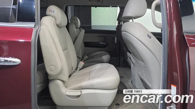 Kia Carnival 2019 thumb 11
