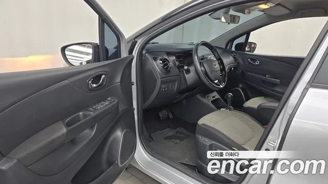 Renault Captur 2014 thumb 10