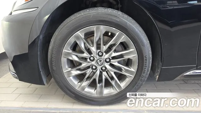 Lexus LS 2018 thumb 5
