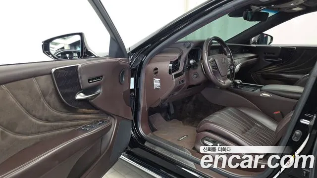 Lexus LS 2018 thumb 10