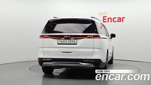 Kia Carnival 2023 thumb 4