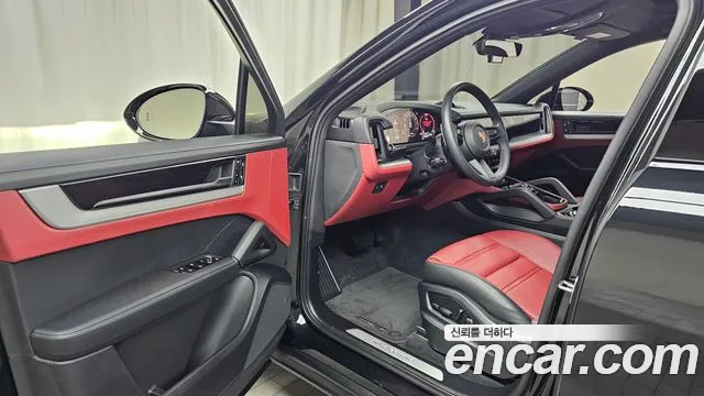 Porsche Cayenne 2025 thumb 9