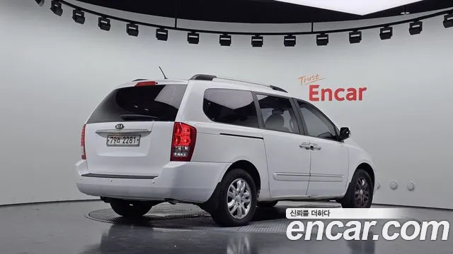 Kia Carnival 2012 thumb 2