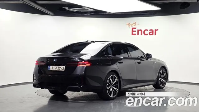 BMW 5 серии 2024 thumb 2