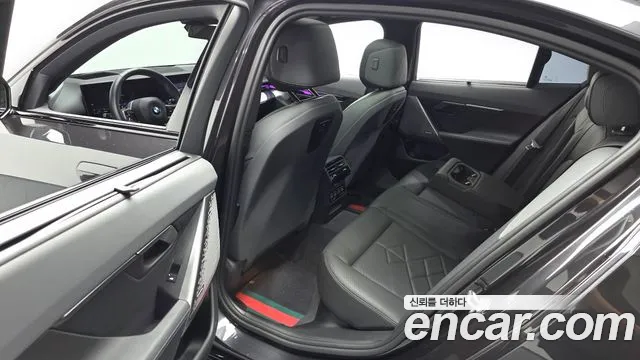 BMW 5 серии 2024 thumb 11