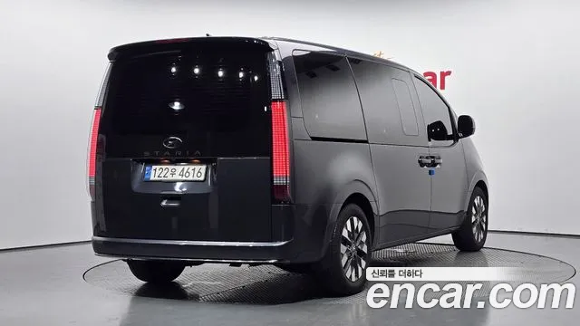 Hyundai Staria 2024 thumb 2