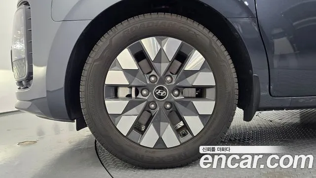 Hyundai Staria 2024 thumb 5