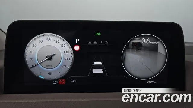 Hyundai Staria 2024 thumb 8