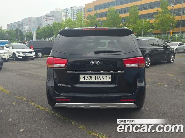Kia Carnival 2015 thumb 6