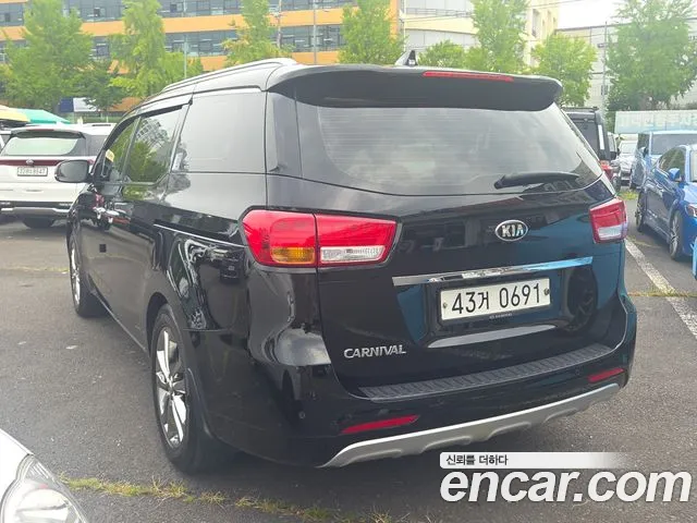 Kia Carnival 2015 thumb 7