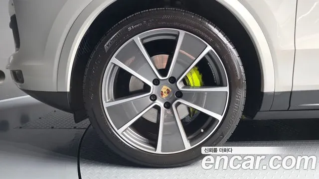 Porsche Cayenne 2021 thumb 5