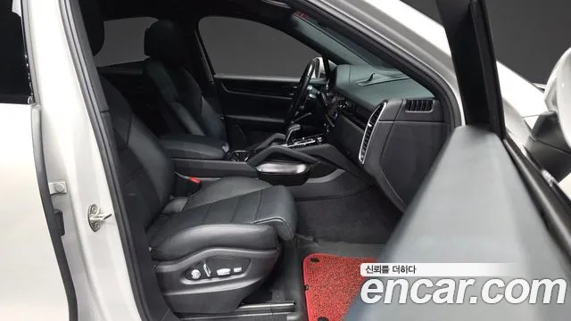 Porsche Cayenne 2021 thumb 11
