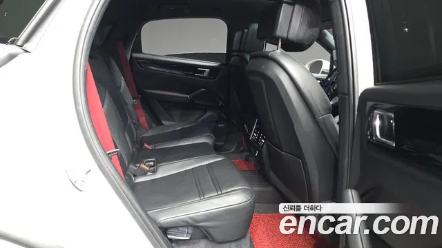 Porsche Cayenne 2021 thumb 12