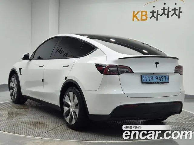 Tesla Model Y 2021 thumb 2