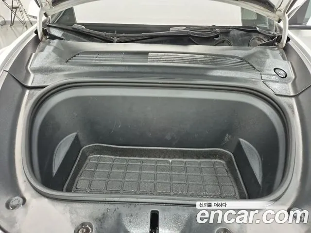 Tesla Model Y 2021 thumb 6