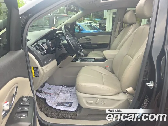 Kia Carnival 2015 thumb 9