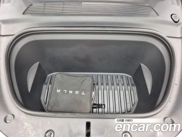 Tesla Model Y 2021 thumb 6