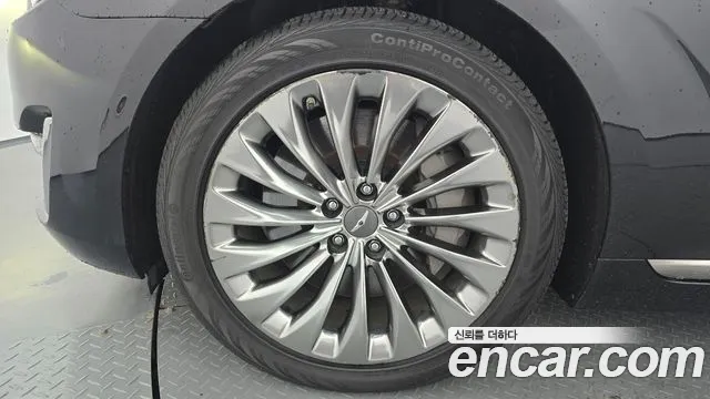 Genesis G90 2016 thumb 5