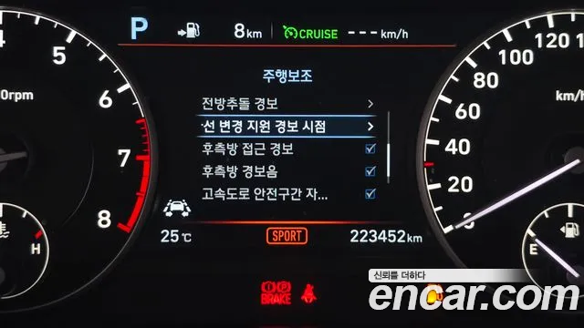 Genesis G90 2016 thumb 8
