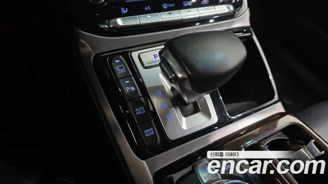 Genesis G90 2016 thumb 9