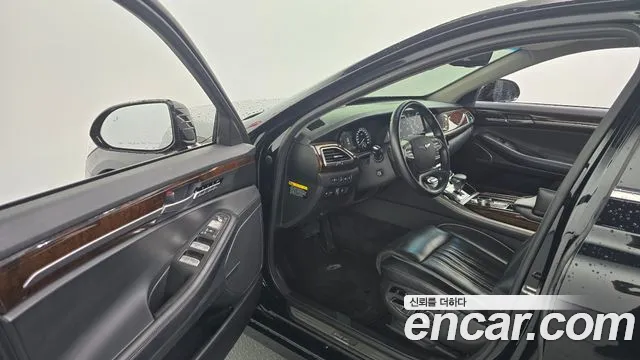 Genesis G90 2016 thumb 10