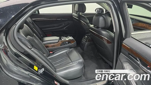 Genesis G90 2016 thumb 11