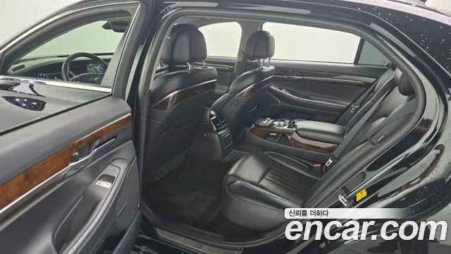Genesis G90 2016 thumb 12