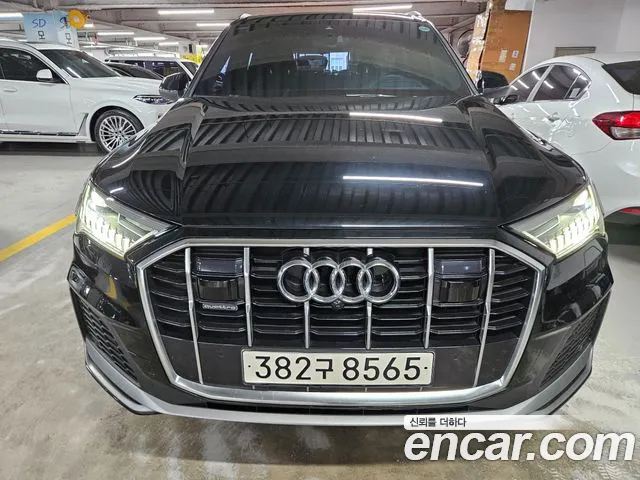 Audi Q7 2022 thumb 3