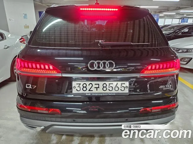 Audi Q7 2022 thumb 4