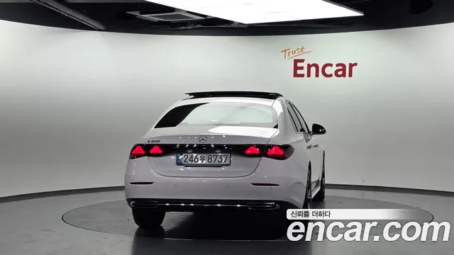 Mercedes-Benz E-Класс 2024 thumb 4